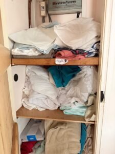 holiday-let-linen-cupboard-organisation