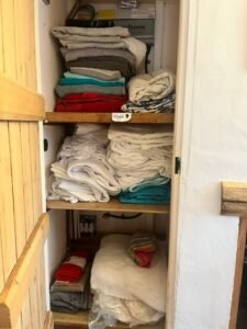 holiday-let-linen-cupboard-organisation